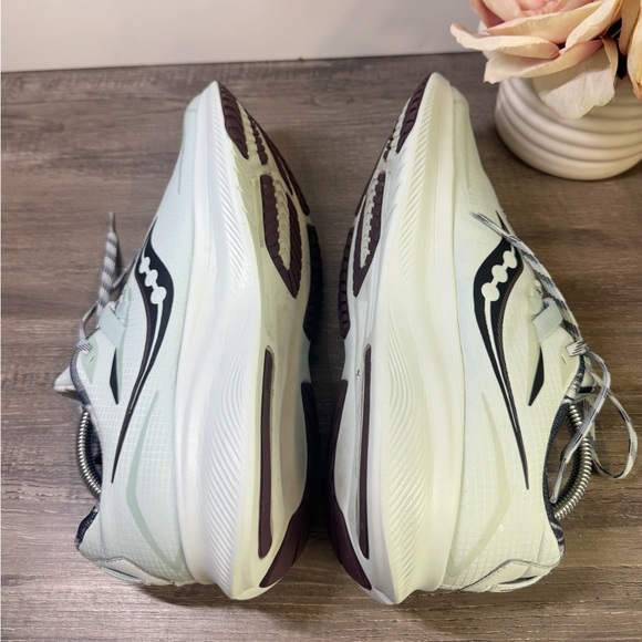 Saucony Ride 15 Runshield Women’s size 10 Promises/Frost $150 EUC - Picture 10 of 12